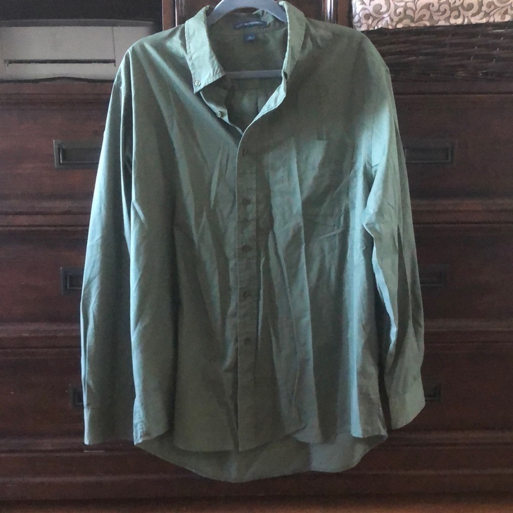 NWOT Port authority army green long sleeve button down shirt in size XL